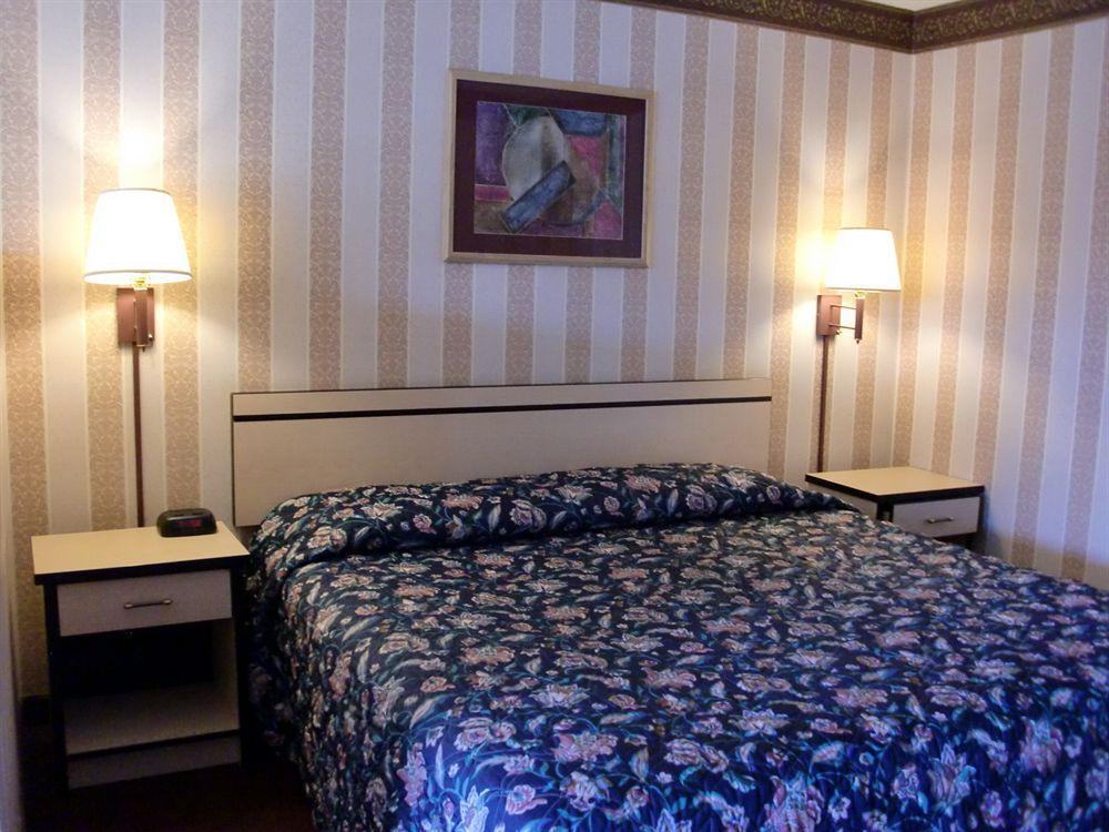 Travelstar Inn & Suites Colorado Springs Esterno foto