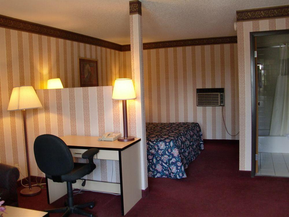 Travelstar Inn & Suites Colorado Springs Esterno foto