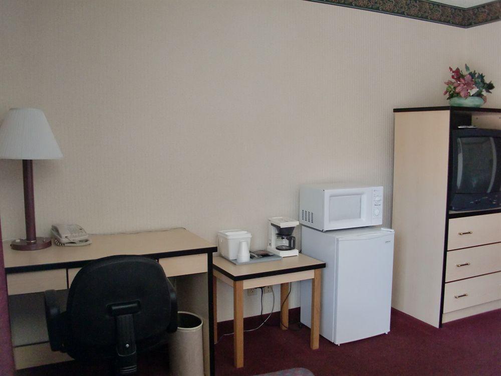 Travelstar Inn & Suites Colorado Springs Esterno foto