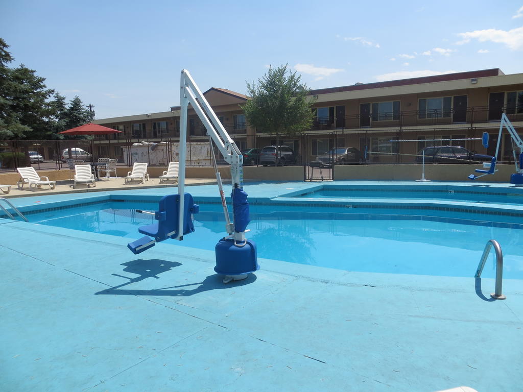 Travelstar Inn & Suites Colorado Springs Esterno foto