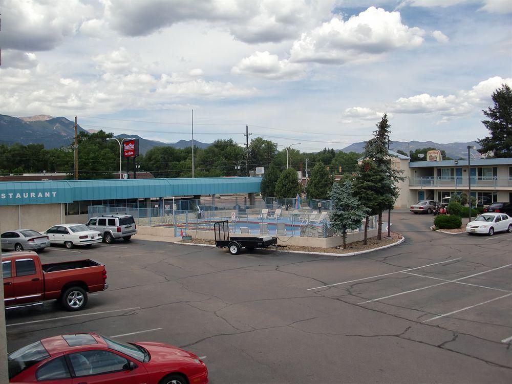 Travelstar Inn & Suites Colorado Springs Esterno foto