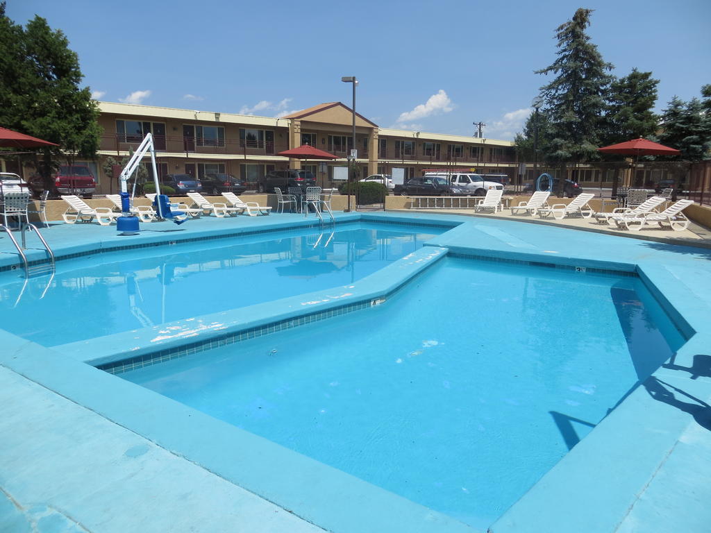 Travelstar Inn & Suites Colorado Springs Esterno foto