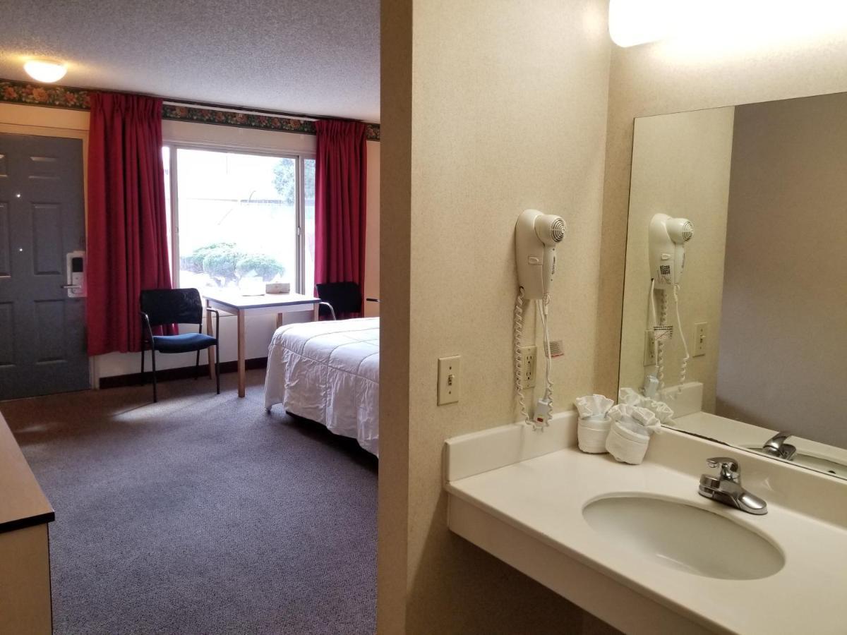 Travelstar Inn & Suites Colorado Springs Esterno foto