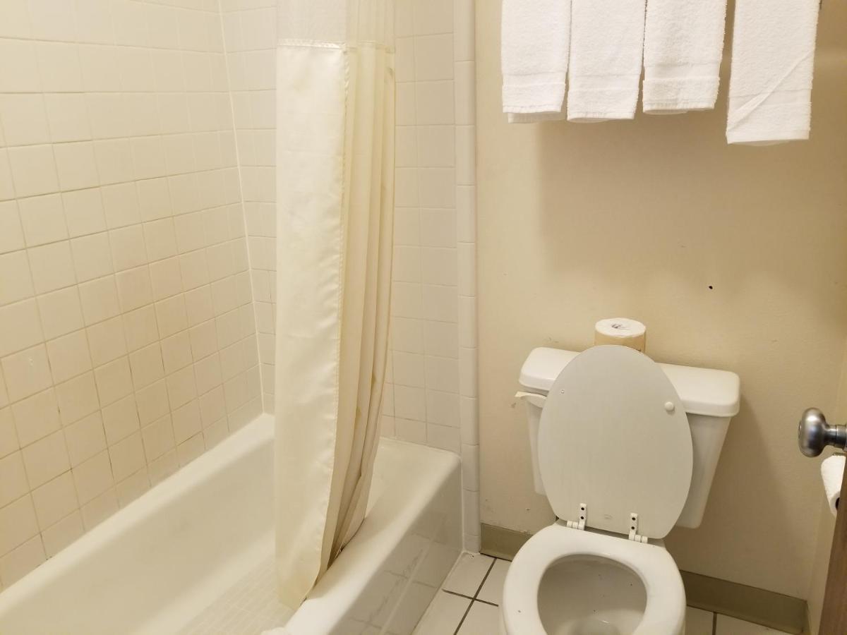 Travelstar Inn & Suites Colorado Springs Esterno foto