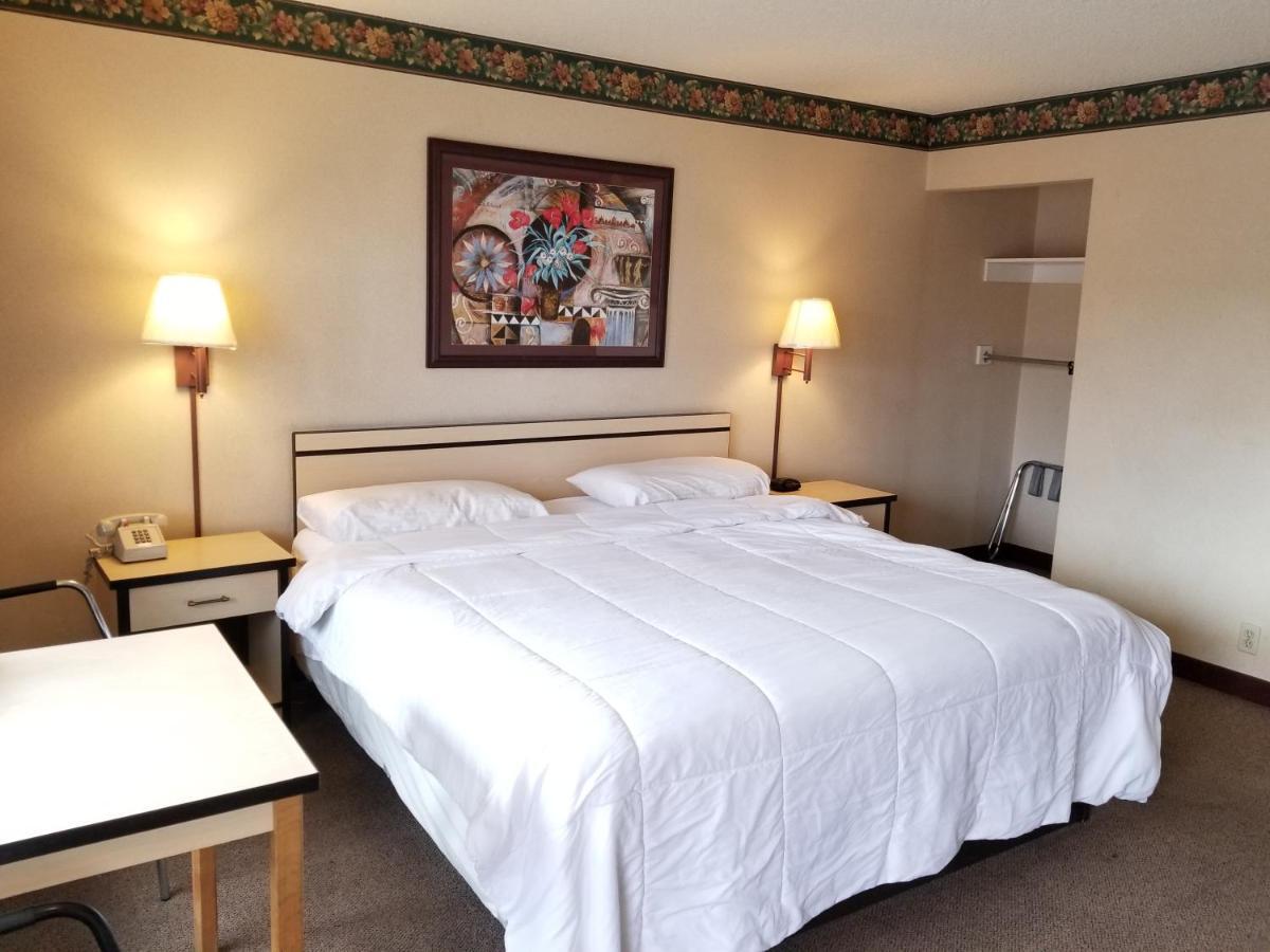 Travelstar Inn & Suites Colorado Springs Esterno foto