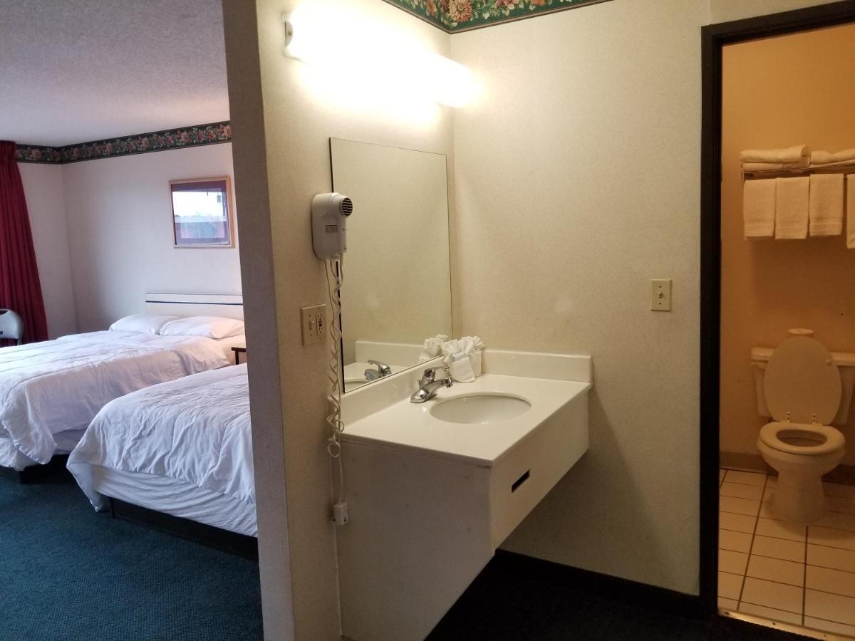 Travelstar Inn & Suites Colorado Springs Esterno foto